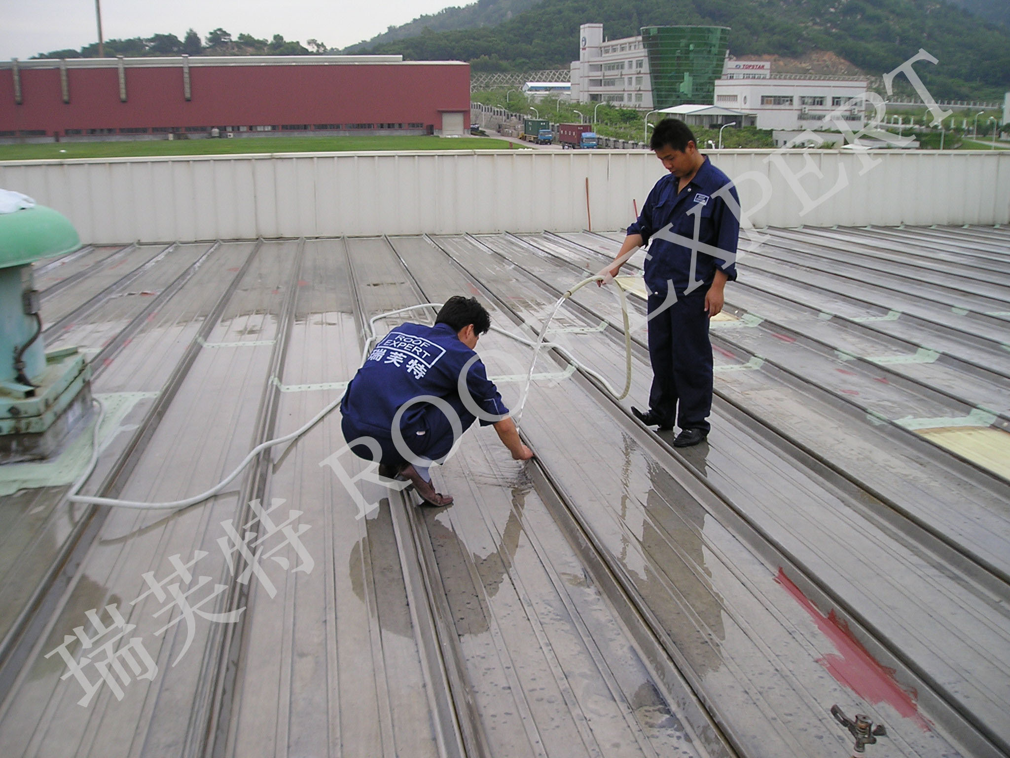 淺談彩鋼屋面防水層開裂原因